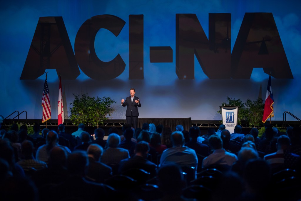 Crowd listening to a speaker at ACI-NA’s 2017 Annual Conference
